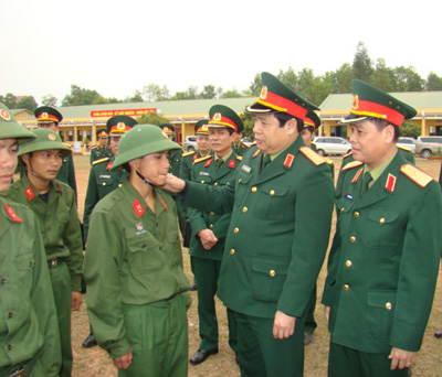 Đại tướng Phùng Quang Thanh chỉ đạo bắn nghiệm thu vũ khí cải tiến và thăm Đoàn B25