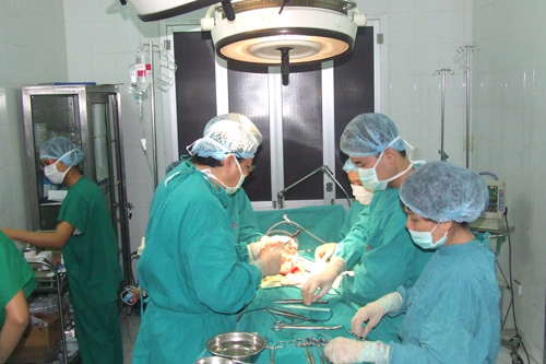 Đầu tư trang bị, ứng dụng kỹ thuật hiện đại trong khám, chữa bệnh   