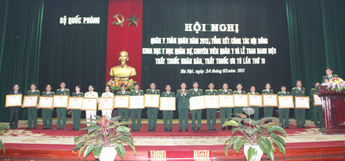 Thêm 167 thầy thuốc quân đội được trao danh hiệu “Thầy thuốc Nhân dân”, “Thầy thuốc Ưu tú”