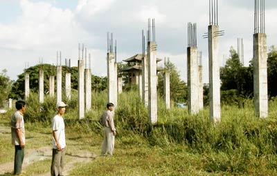 Buông lỏng đất đai, công sản là nuôi dưỡng tham nhũng