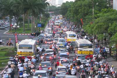 Xử lý ùn tắc giao thông phải từ gốc 