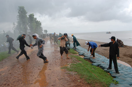 Trà Vinh: Diễn tập phòng chống lụt bão, tìm kiếm cứu nạn