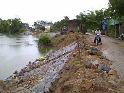 Thi công các công trình phòng chống lũ tại một số địa phương rất chậm