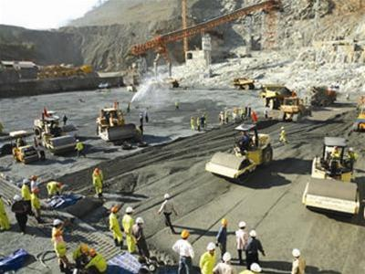 Sôi động trên công trường thuỷ điện Sơn La