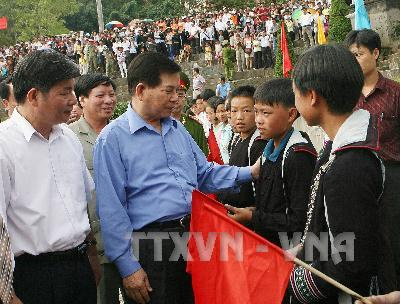 Chủ tịch nước Nguyễn Minh Triết thăm và làm việc tại tỉnh Lào Cai