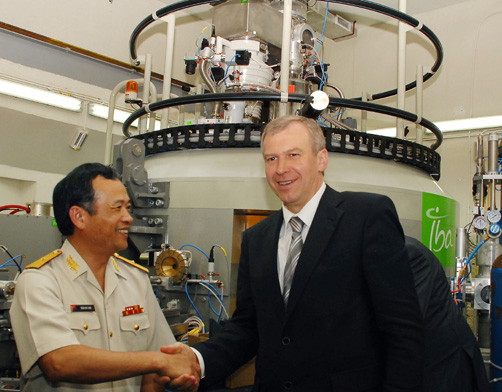 Bộ trưởng Ngoại giao Vương quốc Bỉ thăm Bệnh viện Trung ương Quân đội 108