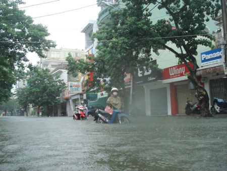 Mưa lớn gây ngập lụt ở Thừa Thiên- Huế