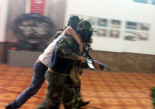 Diễn tập chống khủng bố, giải cứu con tin