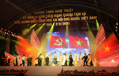 Biểu diễn nghệ thuật chào mừng ngày lễ lớn