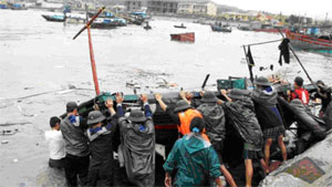 Bạch Long Vỹ khắc phục hậu quả bão số 10