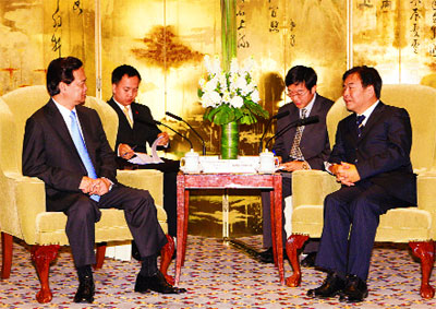 Cùng cất cánh bay xa