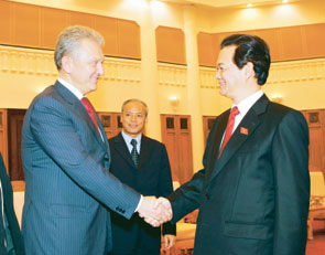 Thủ tướng Nguyễn Tấn Dũng tiếp Bộ trưởng Công thương Liên bang Nga và Chủ tịch Quỹ hợp tác phát triển kinh tế Hàn Quốc