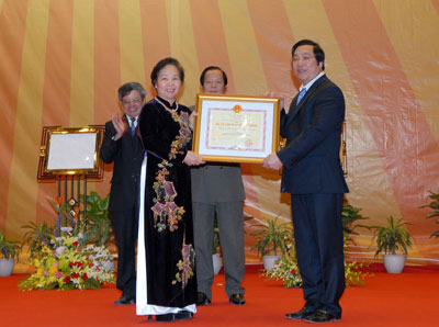 Xây dựng cộng đồng vững mạnh, hướng về quê hương