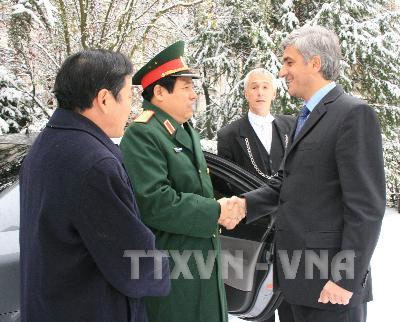 Bộ trưởng Bộ Quốc phòng Phùng Quang Thanh thăm Pháp