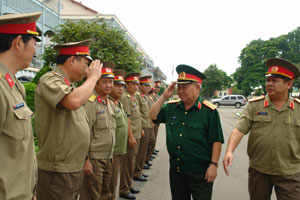 Đại tướng Lê Văn Dũng thăm, làm việc tại Bộ CHQS Thành phố Hồ Chí Minh