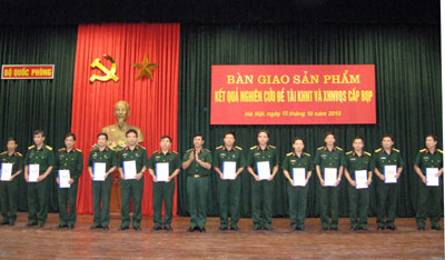 Bàn giao sản phẩm của 18 đề tài khoa học cấp Nhà nước và Bộ Quốc phòng