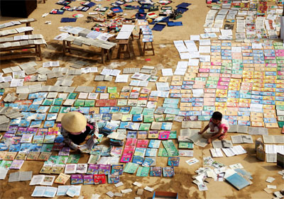 Rất cần sách vở, đồ dùng học tập