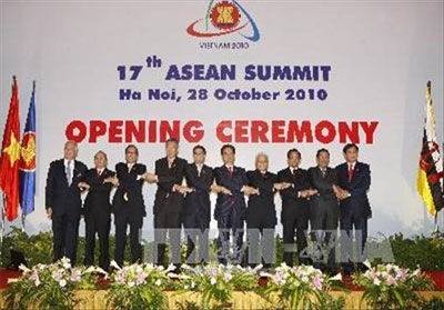 “Hướng tới cộng đồng Asean: Từ tầm nhìn tới hành động”
