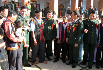 “Như cây một gốc như con một nhà”