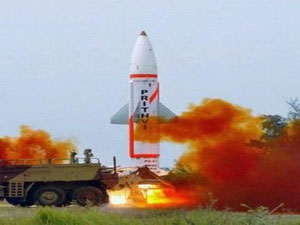 Ấn Độ phóng thử thành công hai tên lửa Prithvi-II