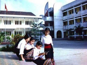 Hỗ trợ học sinh bán trú và trường dân tộc bán trú