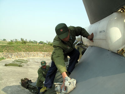 Chú trọng khai thác tốt vũ khí, khí tài hiện đại