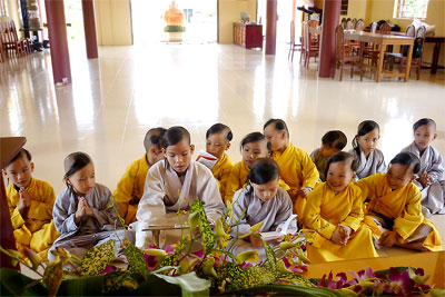 “Bảo mẫu” nơi cửa thiền