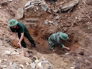 Kon Tum phát hiện 42 đạn cối trong vườn nhà dân