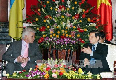 Chủ tịch nước và Thủ tướng Chính phủ tiếp Chủ tịch Quốc hội U-crai-na