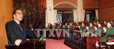 Tổng bí thư Nông Đức Mạnh thăm và chúc Tết Bộ Quốc phòng