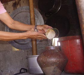 “Càng nghèo càng phải tiết kiệm...”