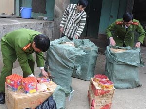 Nạn buôn bán pháo lậu lại 