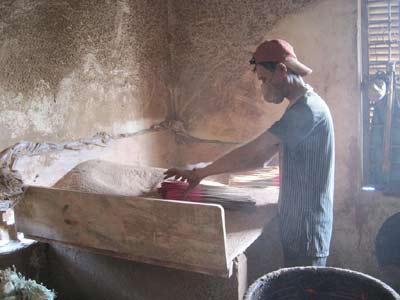 Nghề làm hương trầm ở Quỳ Châu