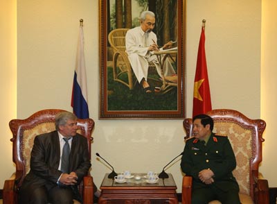 Đại tướng Phùng Quang Thanh tiếp Phó giám đốc Cơ quan Liên bang về hợp tác kỹ thuật quân sự Nga
