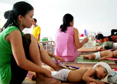 Nắng nóng miền Trung: Lúa cháy, người khô