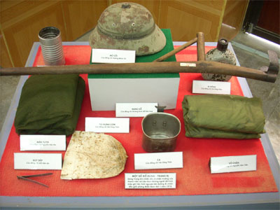 Máu các anh còn nóng mãi