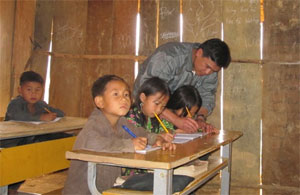 Người đưa “con chữ” về bản Hua Lạnh