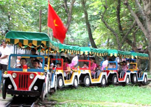 Các điểm vui chơi, mua sắm ngày lễ 30-4 và 1-5 đều đông người