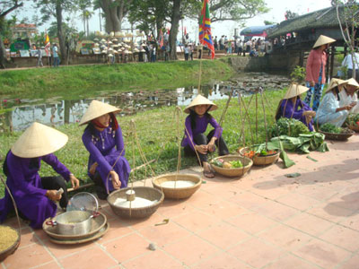 Đưa nhau về hội chợ quê