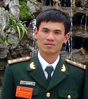 Truy tặng Đại úy, liệt sĩ Ngô Văn Vinh huy hiệu “Tuổi trẻ dũng cảm”