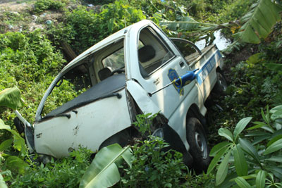 Hất xe thanh tra giao thông xuống mương rồi bỏ chạy