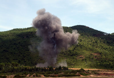 Thu giữ và tiêu hủy 700kg vật liệu nổ trái phép