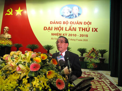 Tổng Bí thư Nông Đức Mạnh phát biểu chúc mừng và chỉ đạo Đại hội 