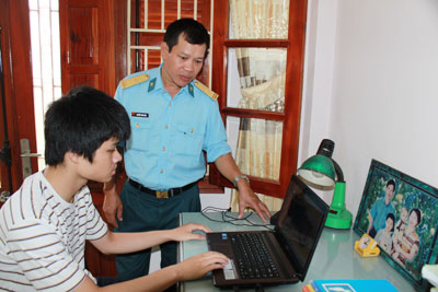 Hai bố con cùng là … thiện xạ