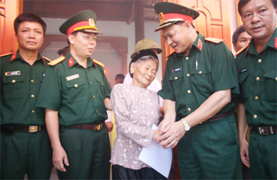 Chung tay xây hậu phương lớn