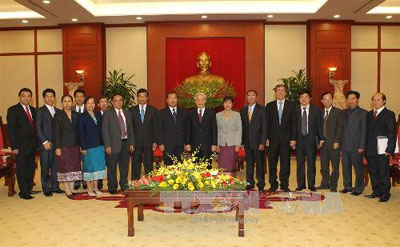 Tổng bí thư Nguyễn Phú Trọng tiếp Đoàn đại biểu Ban Tuyên huấn Trung ương Đảng NDCM Lào