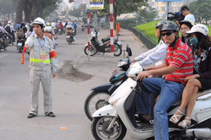 Thay đổi giờ làm ở Hà Nội, lựa chọn phương án nào?