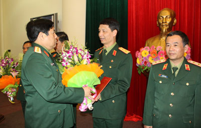 Trao quyết định bổ nhiệm chức vụ cán bộ và thăng quân hàm cấp tướng năm 2011