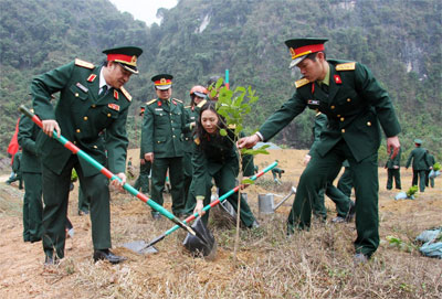 Hưởng ứng Tết trồng cây Xuân Tân Mão 2011