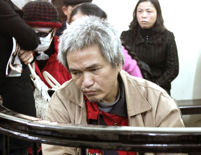 Chồng tâm thần, tạt axit vợ